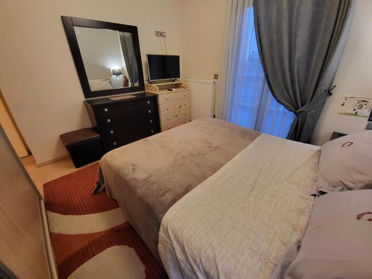 Cozy Apartment In Front Of The Park Athens Exterior photo